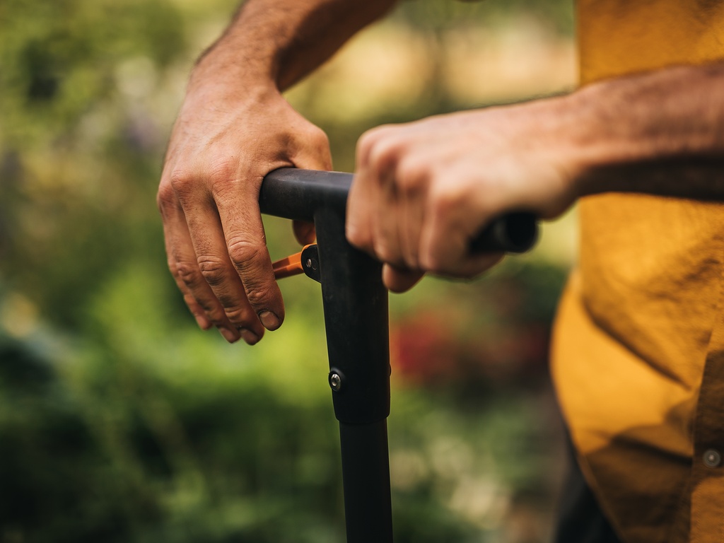 Bollenplanter Fiskars Ergo 100 cm, plantdiepte 15 cm