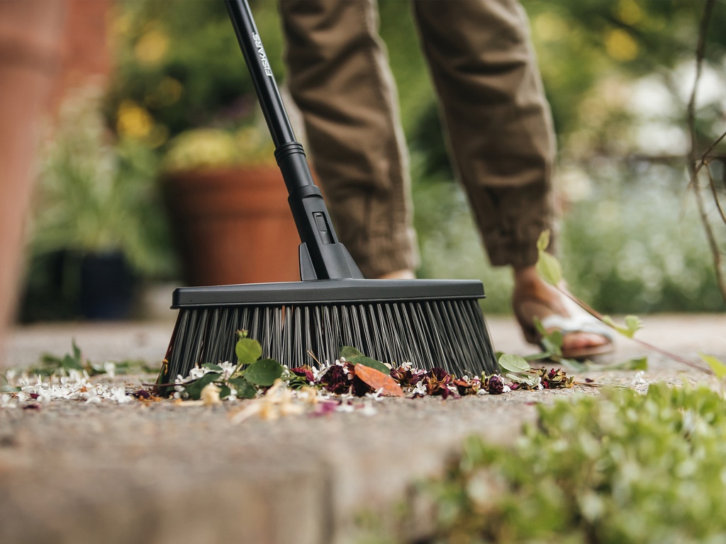 Fiskars Solid Bezem M