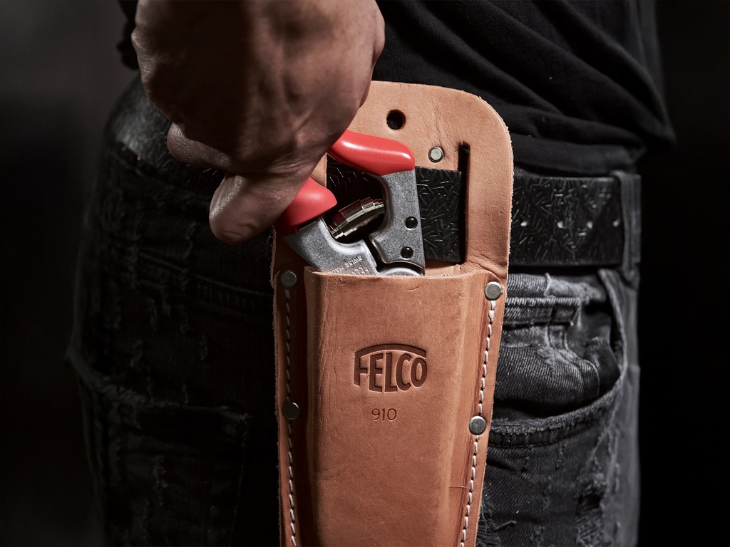 Lederen holster FELCO 910, met riemlussen en metalen riemclip