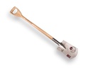 Spade IDEAL 1006 nr.2 gepolijst, met ESSEN D-steel 80 cm, bladmaat 17,5 x 28 cm